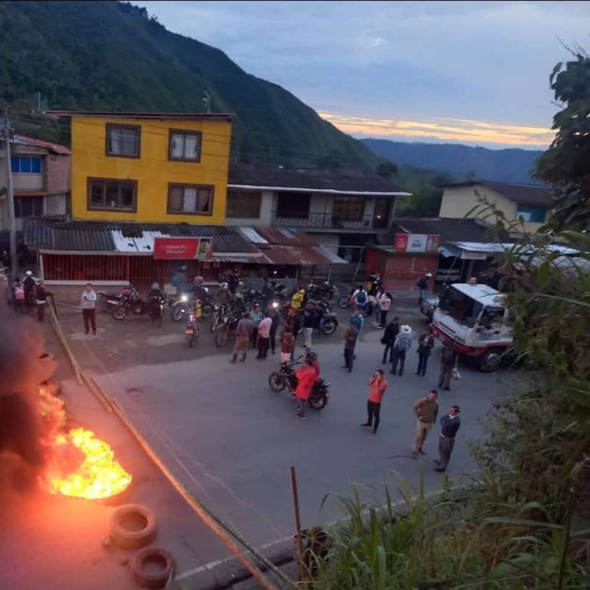 “Petro nos prometió solución en 15 días y vamos cinco meses”: damnificados en Rosas, Cauca