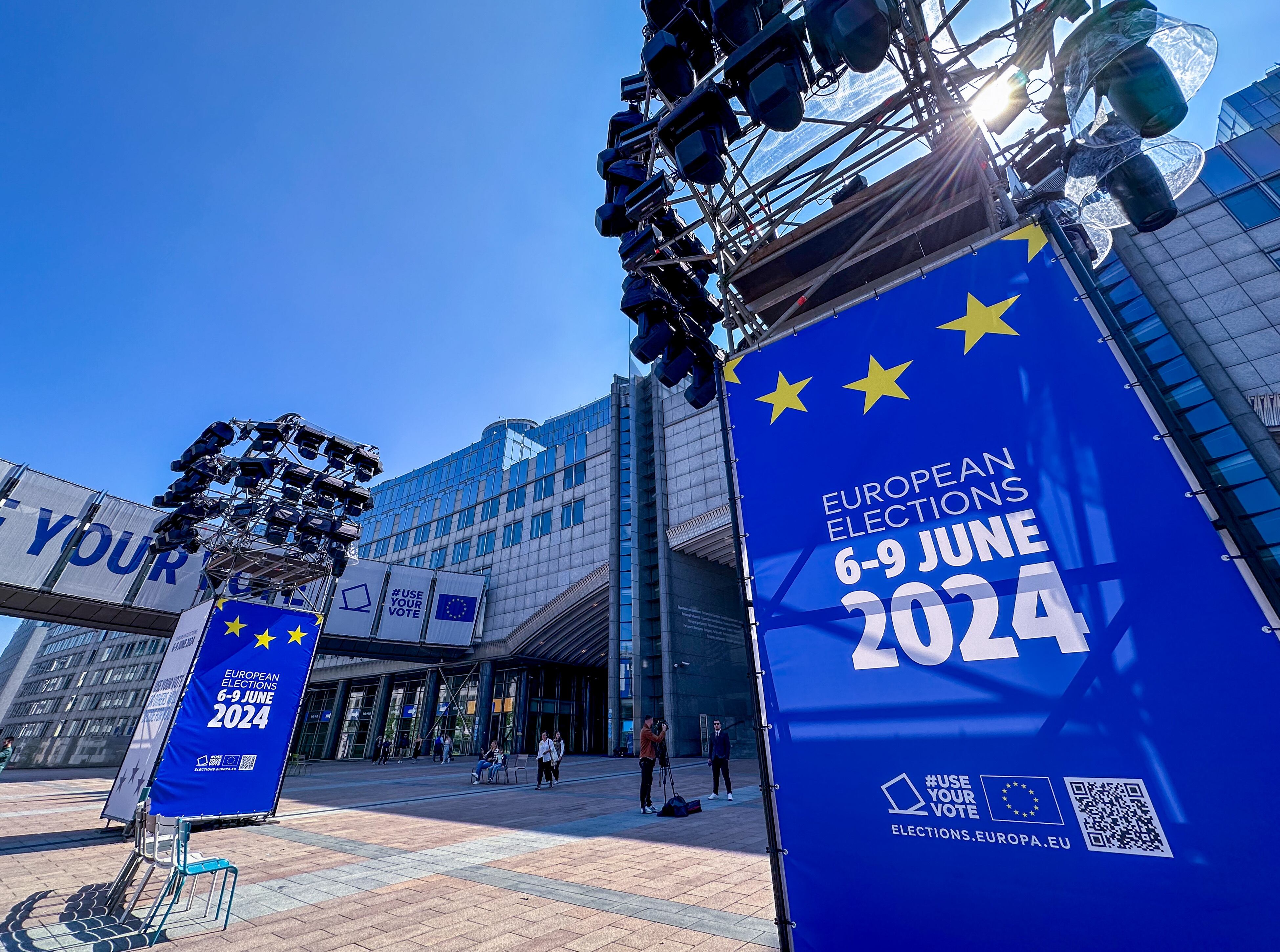 Vista del Parlamento Europeo desde donde se emitirá el domingo 9 de junio la retransmisión de los resultados de las Elecciones Europeas, este viernes en Bruselas. Las elecciones al Parlamento Europeo se celebrarán en los 27 países miembros de la Unión Europea del 6 al 9 de junio de 2024, con unos 360 millones de europeos con derecho a voto.- EFE/ Olivier Hoslet