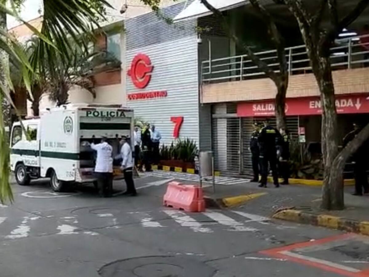 Conductor murió por bala perdida cuando ingresaba a un centro comercial en Cali