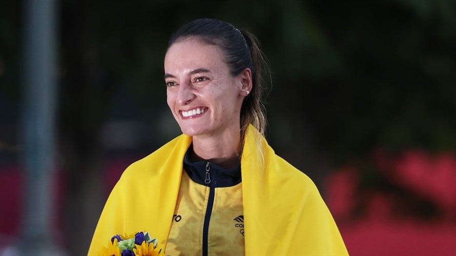 Sandra Arenas se colgó la medalla de plata en marcha atlética de los Juegos Olímpicos de Tokio 2020. Foto: Lintao Zhang/Getty Images