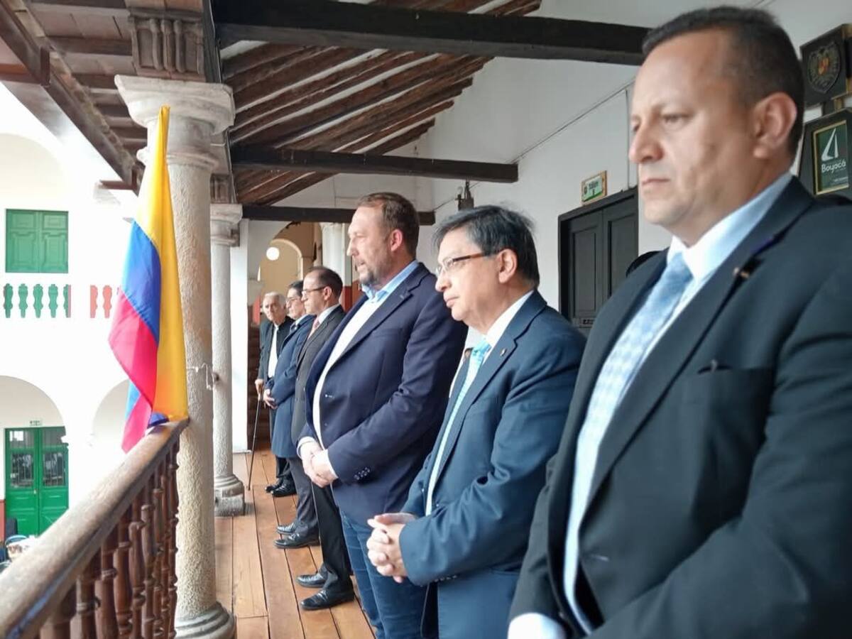 Corte Constitucional y demás autoridades inauguran Museo de la República en colegio de Tunja