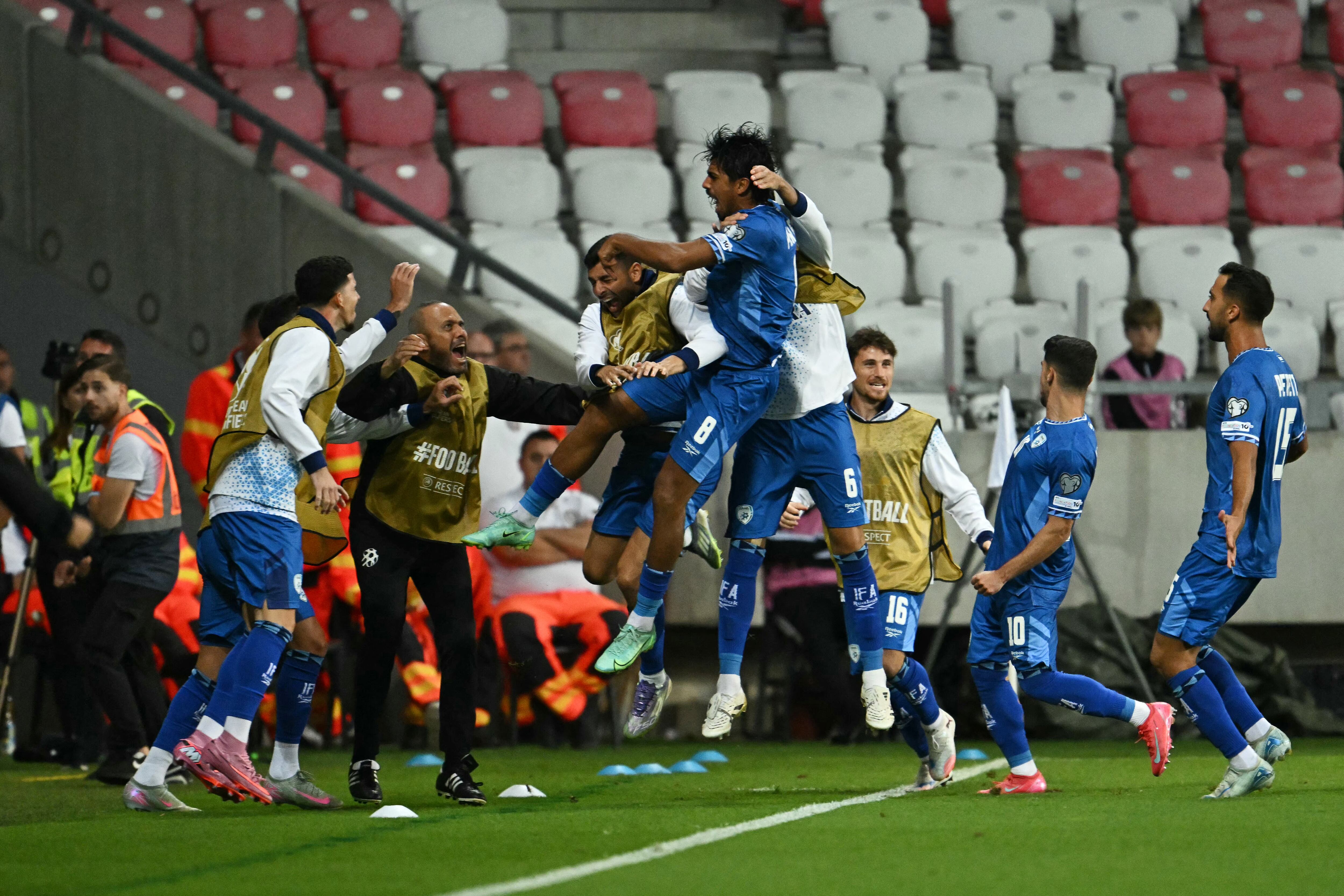 Italia derrotó 5-4 a Israel y se ilusiona con clasificar al Mundial 2026. (Photo by Attila KISBENEDEK / AFP)