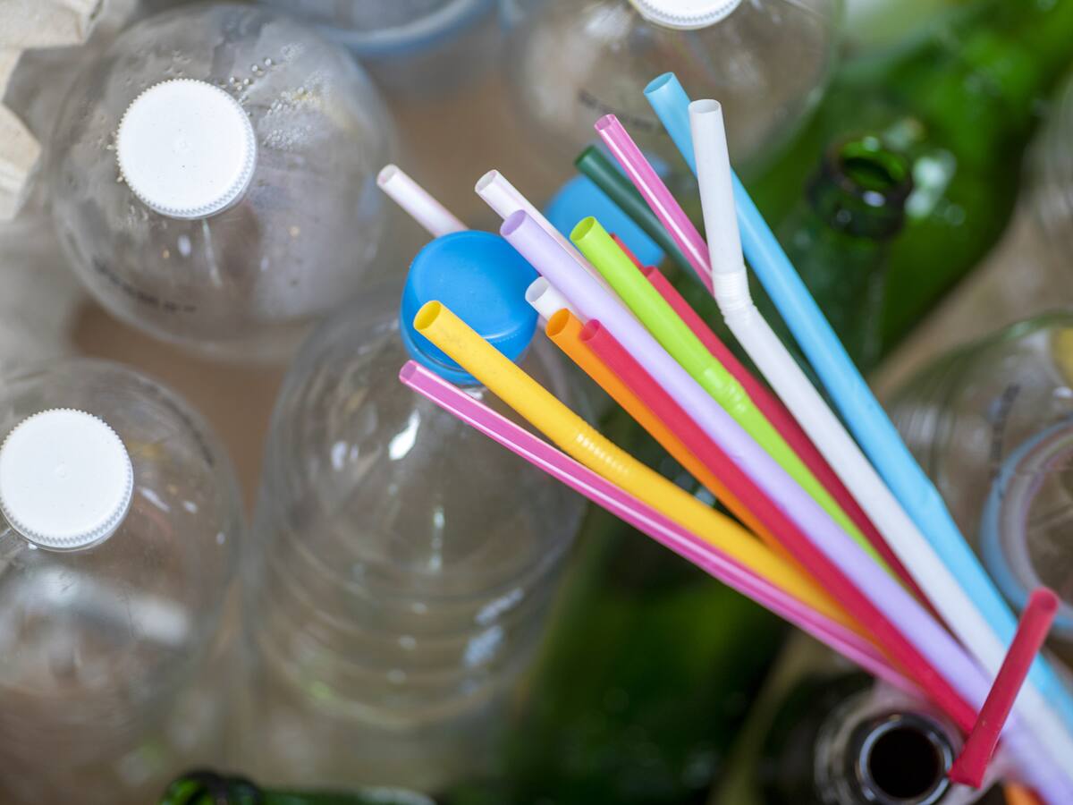 Corte Constitucional ajusta impuesto a los plásticos de un solo uso