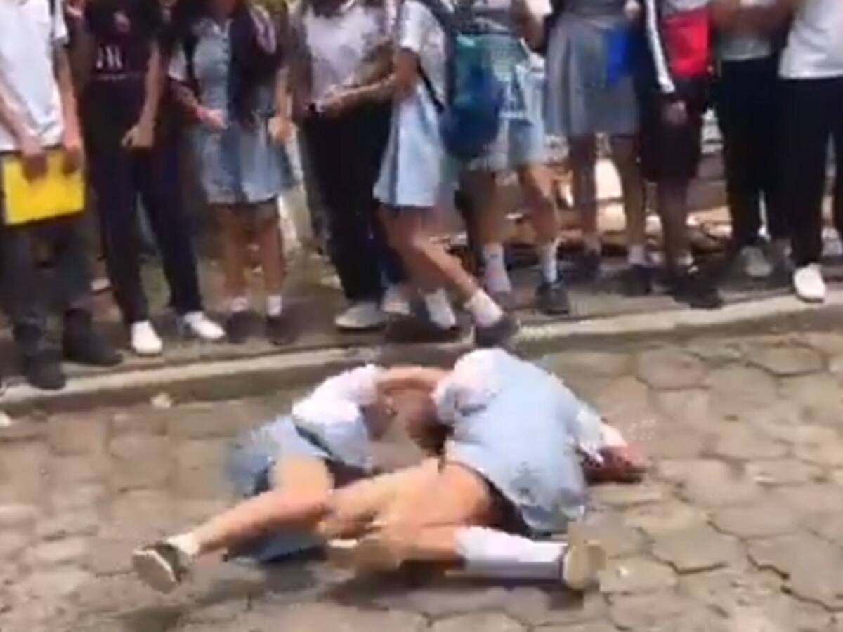 Autoridades rechazaron riña de estudiantes afuera de un colegio en Bucaramanga