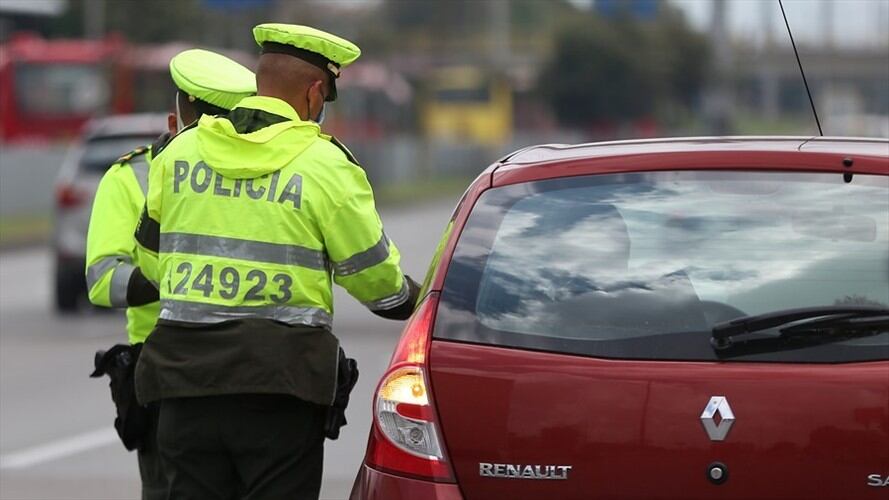 Más de 1.900 conductores no acataron medida de aislamiento obligatorio durante el festivo. Foto: Colprensa