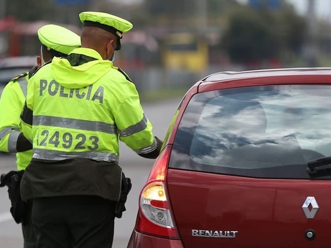 Más de 1.900 conductores no acataron medida de aislamiento obligatorio durante el festivo. Foto: Colprensa