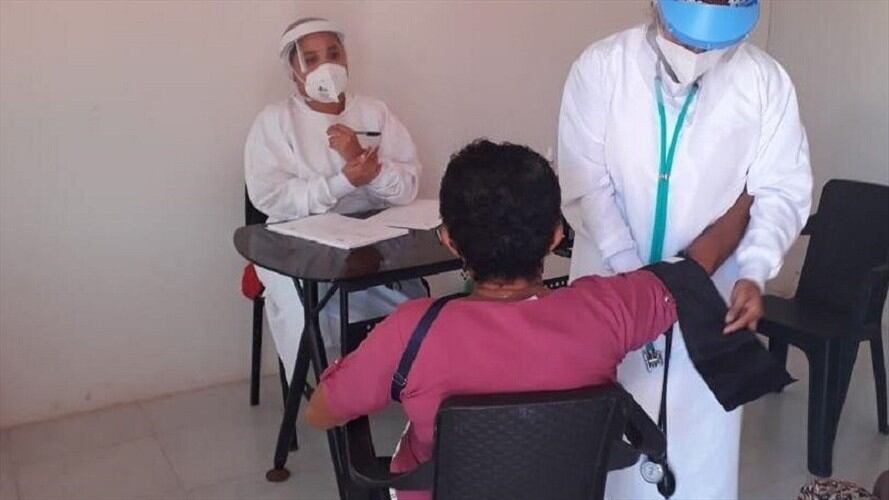 La primera excombatiente vacunada contra el COVID-19 tiene 80 años y vive en el departamento de Sucre. Foto: Agencia para la Reincorporación y la Normalización (ARN)