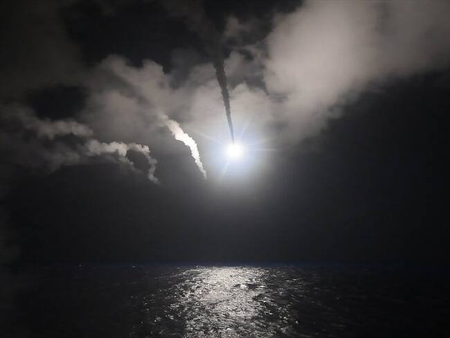 Misiles Tomahawk guiados en ruta a su objetivo en Siria en el ataque de este jueves. Foto: AFP