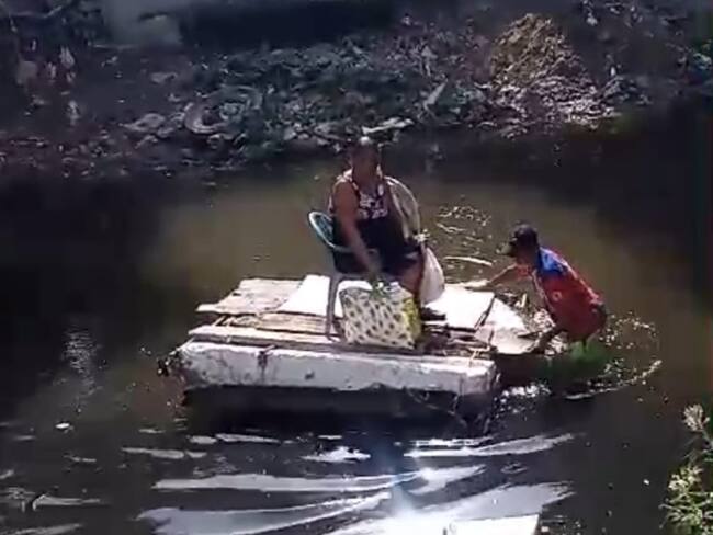 Foto: Balsa improvisada/ Eduardo Fadul