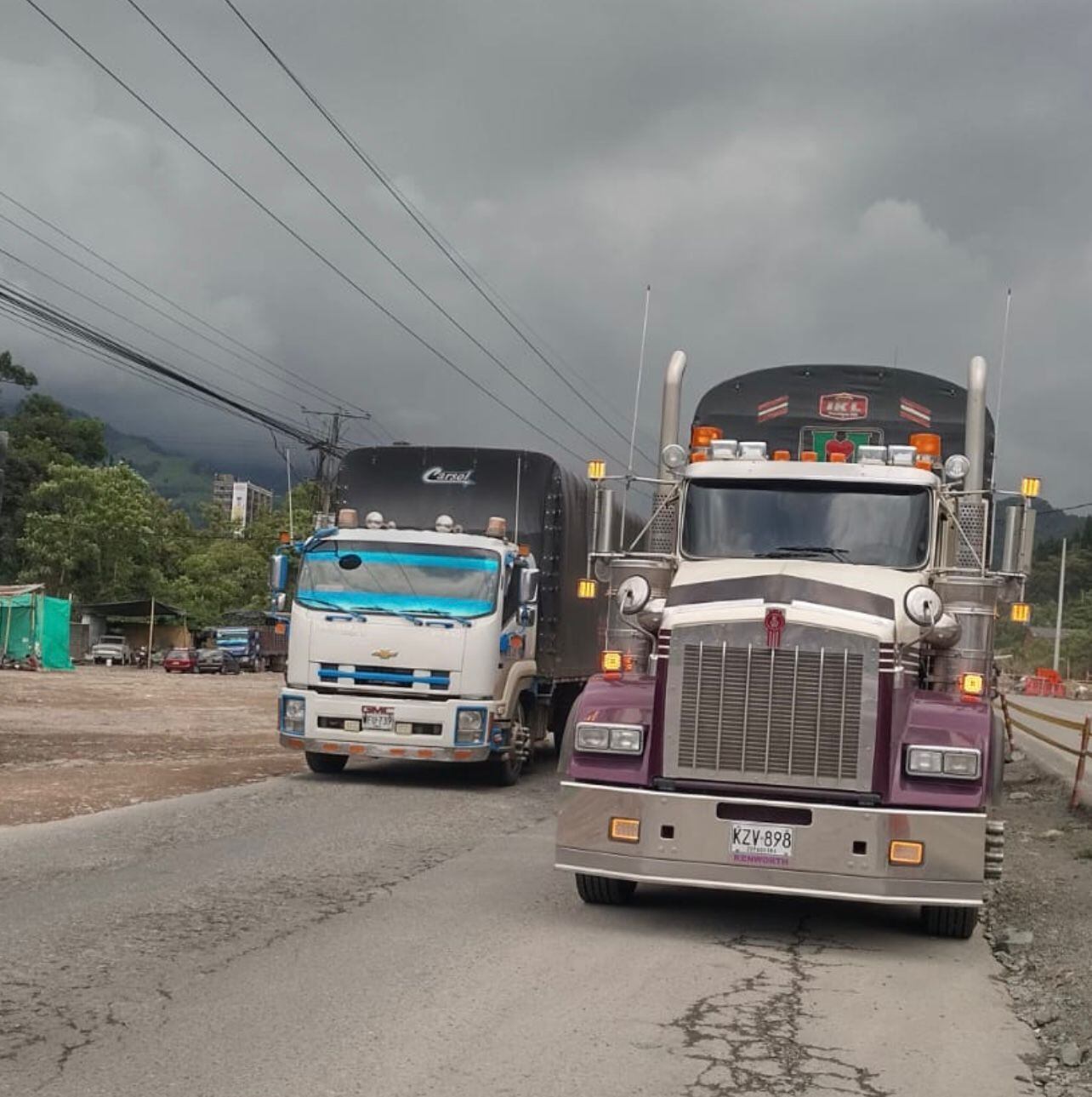 Suspenden clases en colegios por trancón en la vía alterna Manizales. Crédito: W Radio.