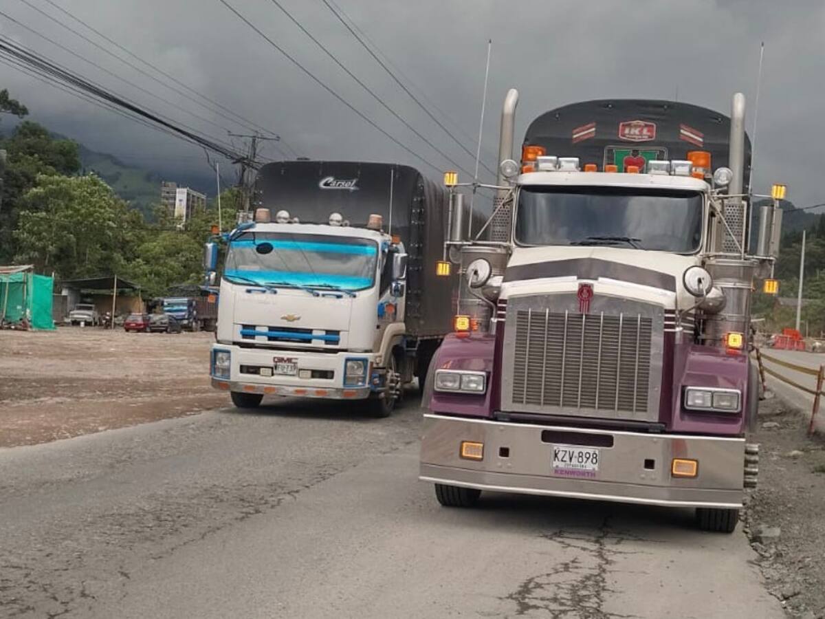 Colegios suspendieron sus clases debido al trancón en la vía alterna a Manizales