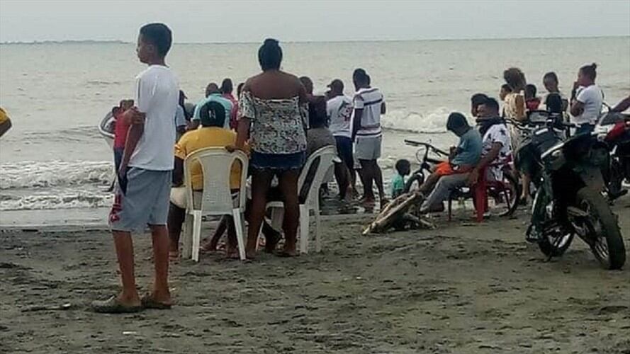 Denuncian celebraciones en Moñitos en plena pandemia. Foto: Cortesía
