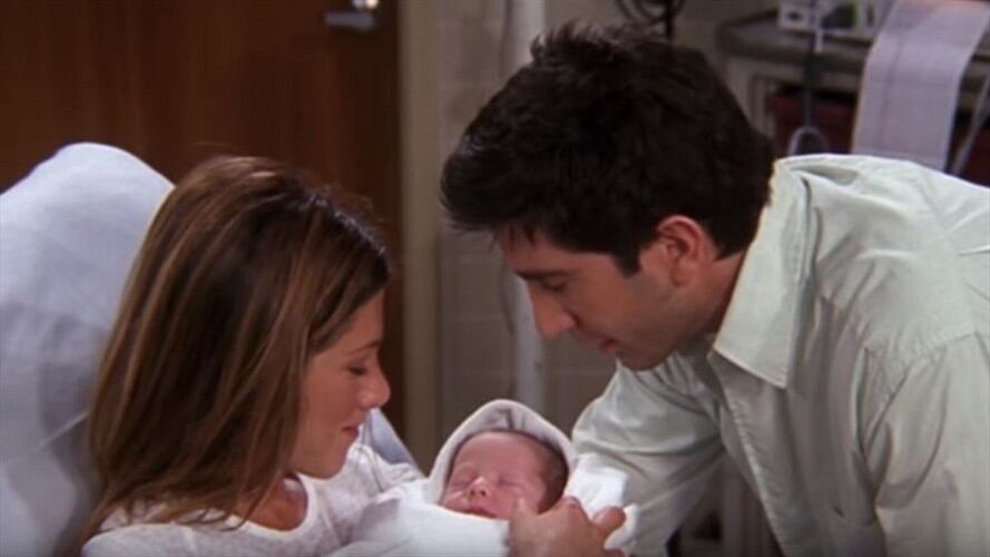 ¡Cómo pasa el tiempo! Así luce hoy la hija de Rachel y Ross en Friends. Foto: Captura de pantalla episodio de Friends