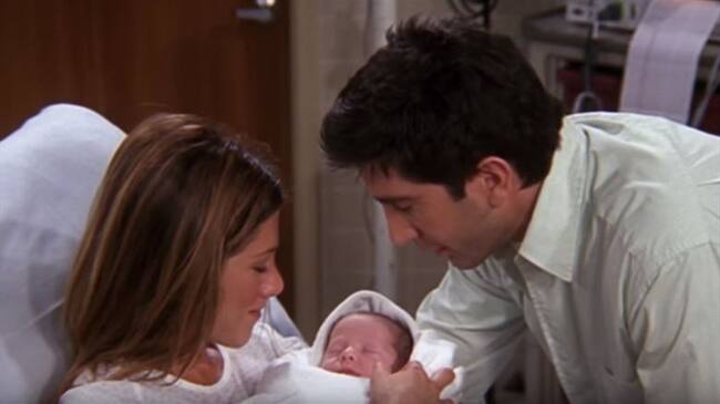 ¡Cómo pasa el tiempo! Así luce hoy la hija de Rachel y Ross en Friends. Foto: Captura de pantalla episodio de Friends