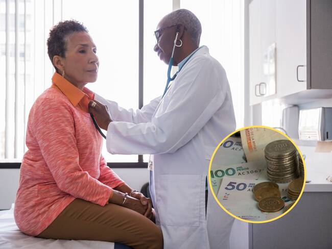 Médica atendiendo a una paciente en un consultorio. En el círculo, la imagen de billetes y monedas colombianas / Fotos: GettyImages