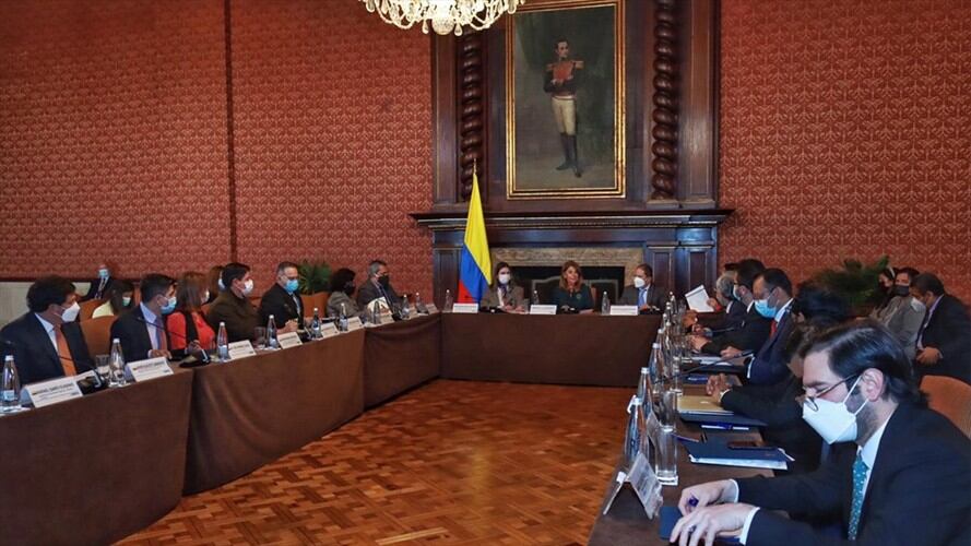 El director de Migración Colombia, Juan Francisco Espinosa, ratificó su compromiso de crear una oficina permanente en. Foto: Cortesía Cancillería