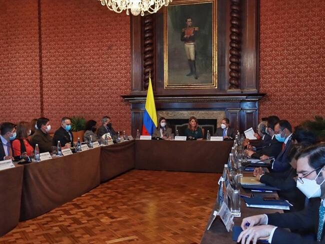 El director de Migración Colombia, Juan Francisco Espinosa, ratificó su compromiso de crear una oficina permanente en. Foto: Cortesía Cancillería