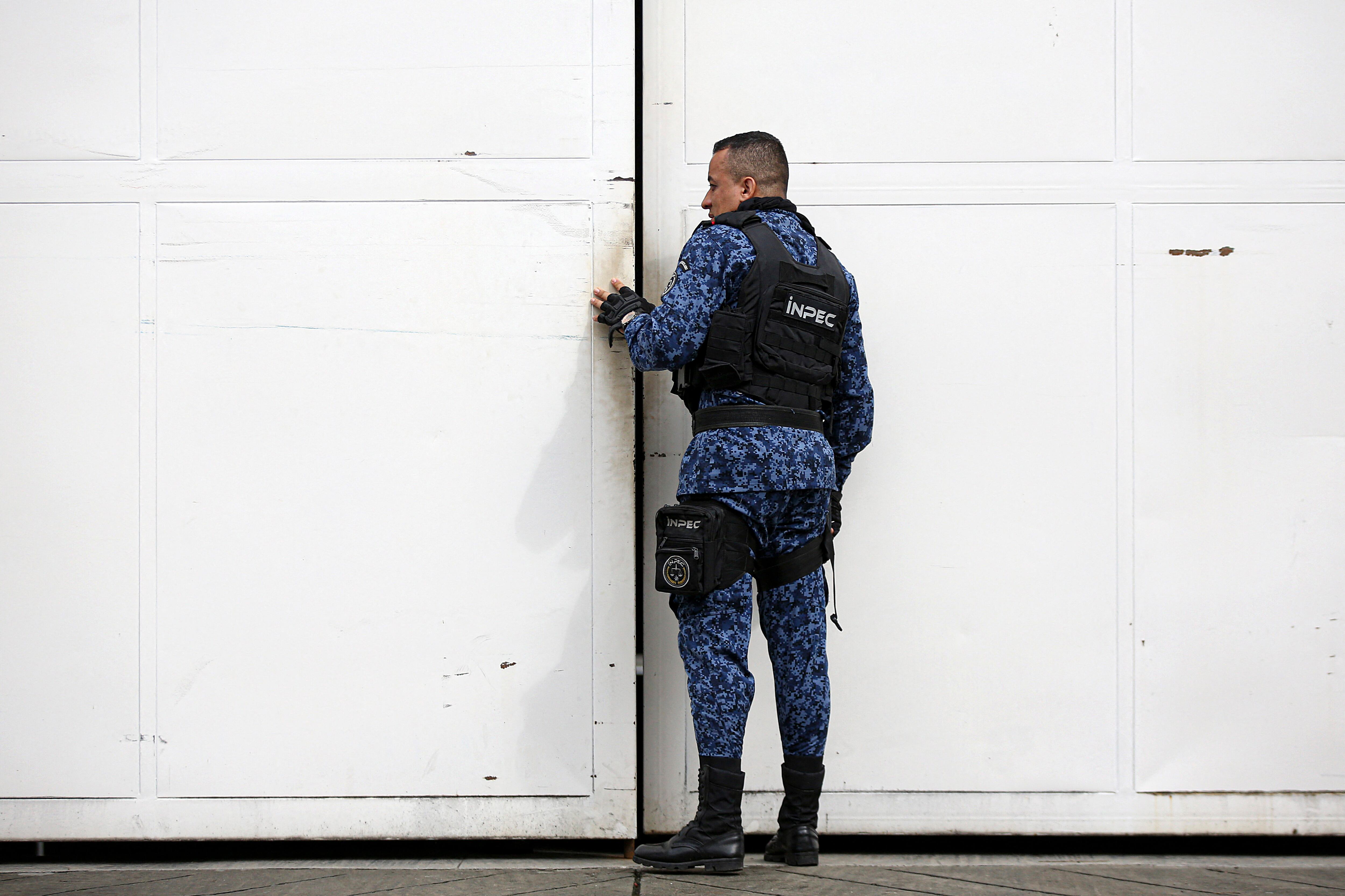 Operativo conjunto entre la Policía y Instituto Nacional Penitenciario y Carcelario (Inpec) en 18 cárceles del país.
