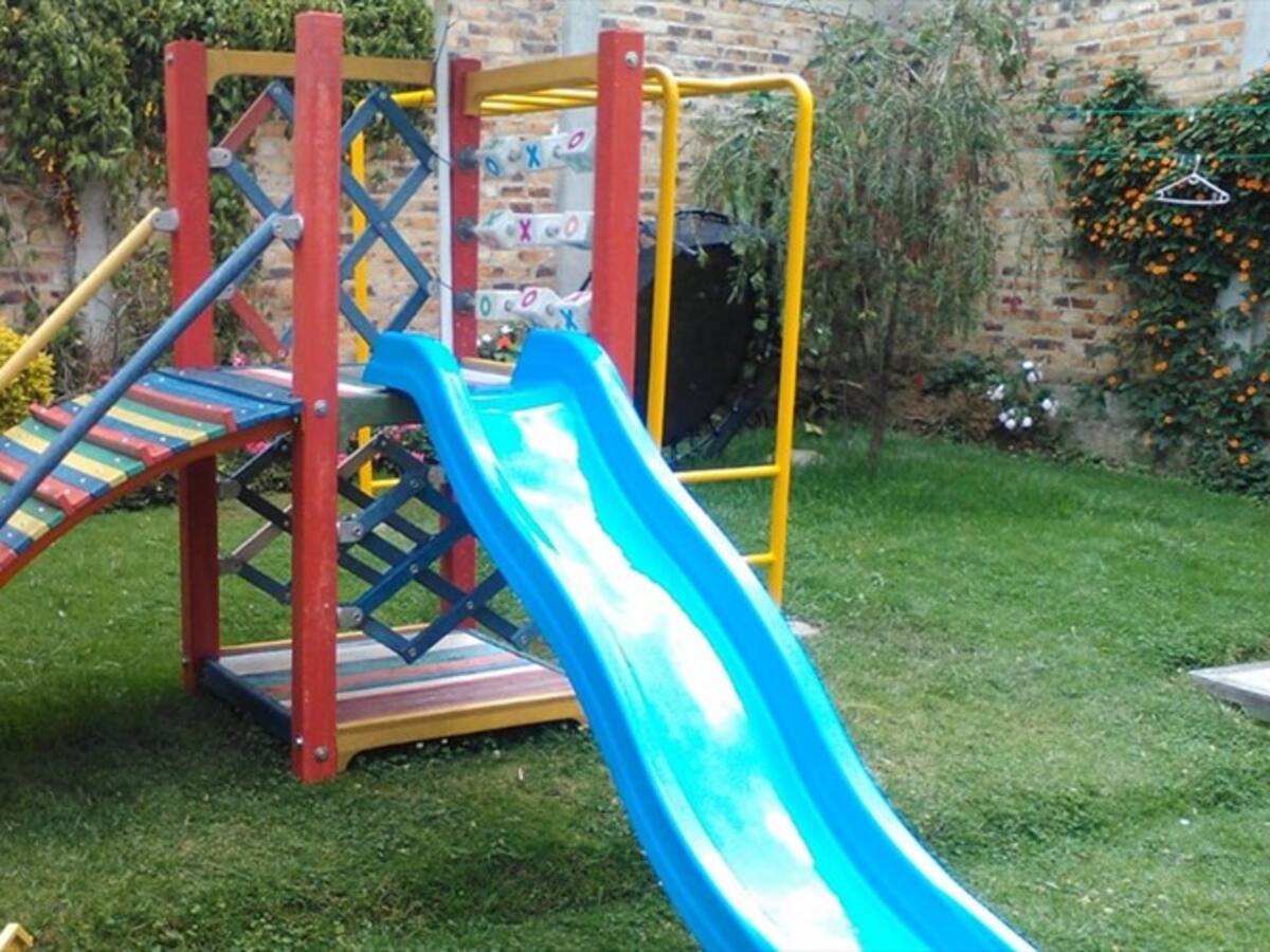 Parques, casas, sillas y cabañas construidas con plásticos no paran en Boyacá
