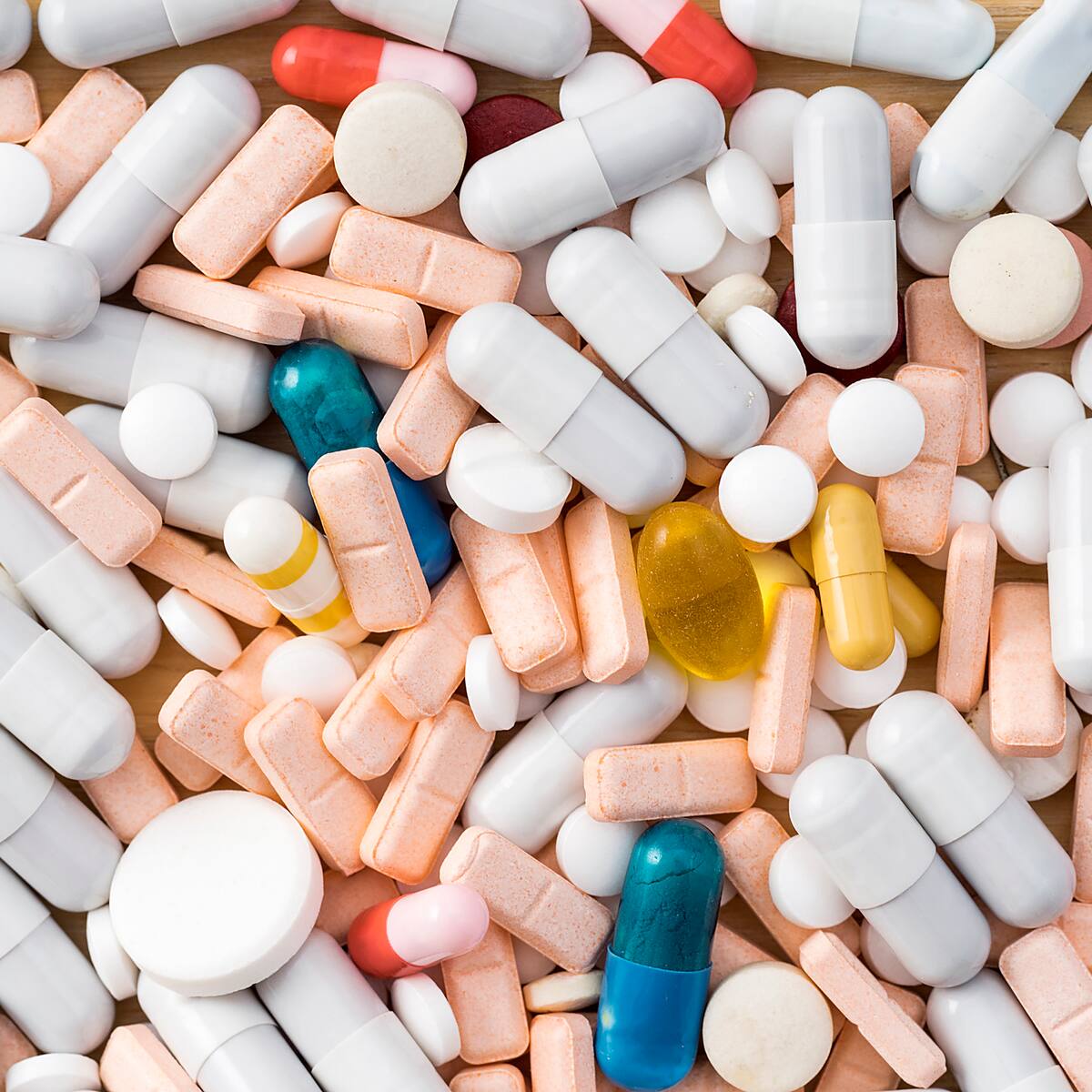 Tribunal exige reformas en el control de precios de medicamentos en Colombia