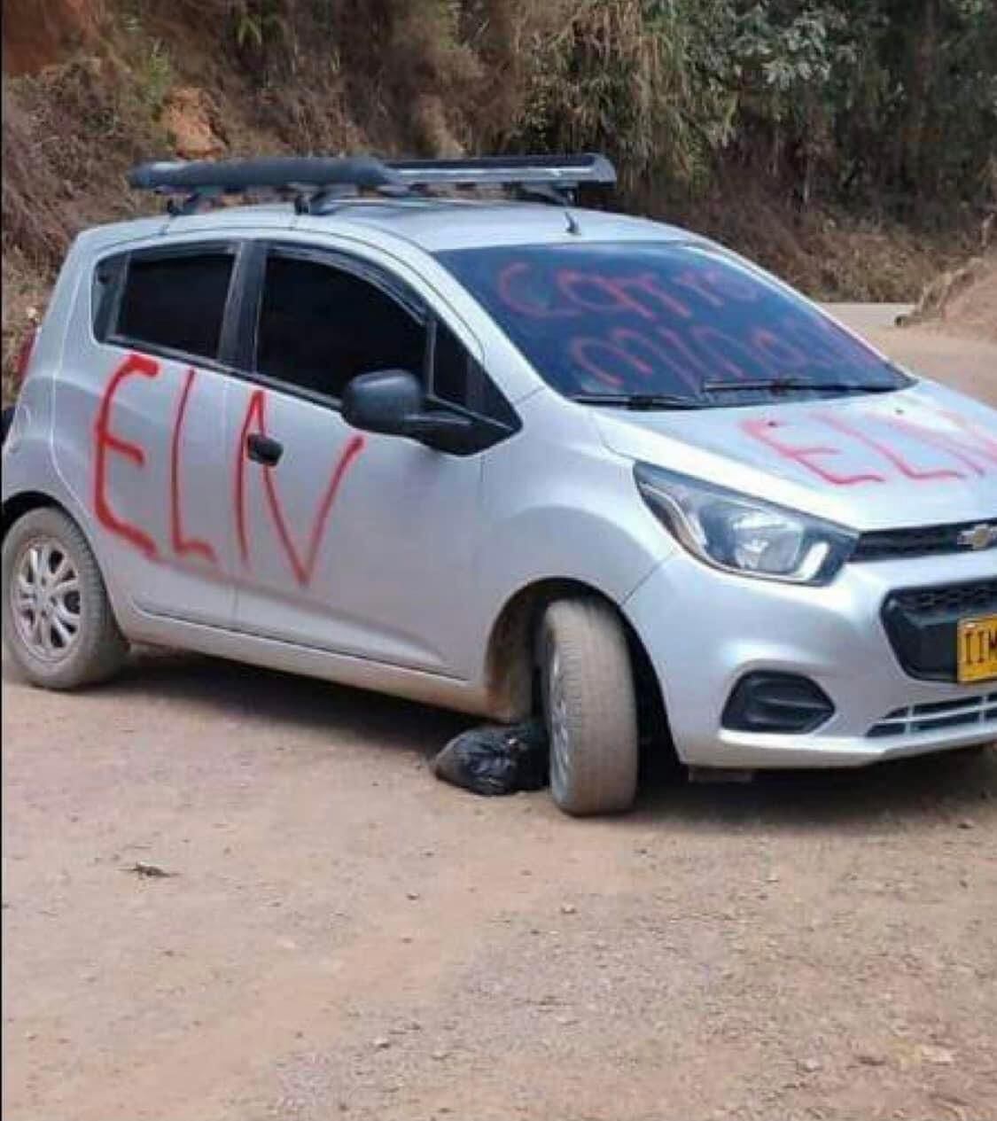 Vehículo con explosivos en la vía Samaniego - El Decio. Foto: Policía Nariño