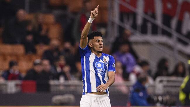 Luis Díaz anotó gol ante el Milan por Champions League. Foto: Marcio Machado/Getty Images