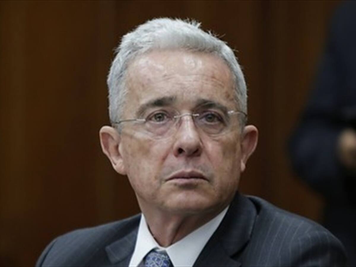 En Colombia hay sectores que están creando un "ambiente prechavista": Uribe