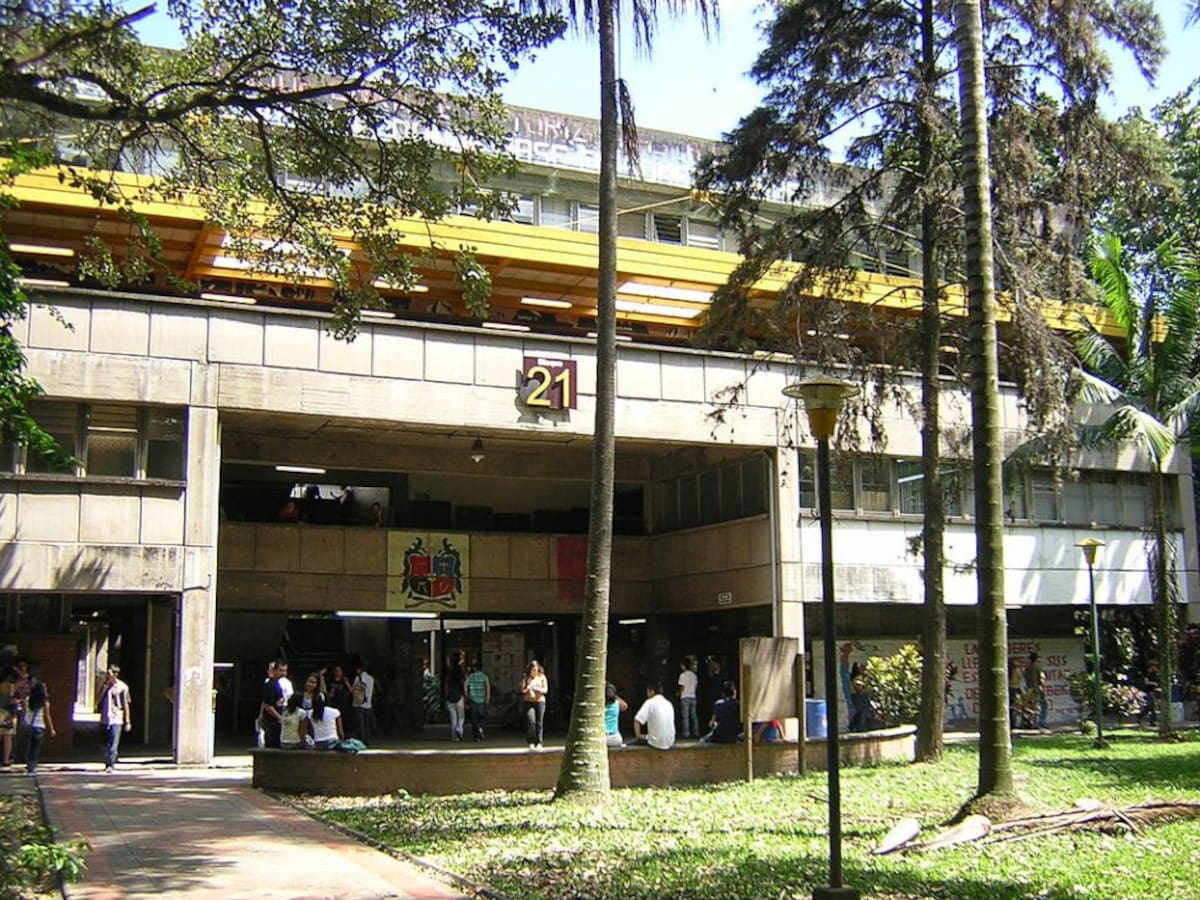 Universidad Nacional evacúa su sede Medellín tras disturbios y explosiones