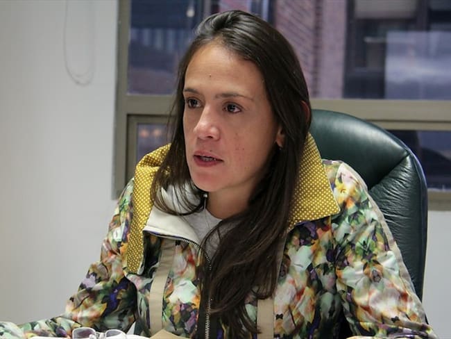 Ángela Mora presentó su carta de renuncia ante todos los miembros de la Junta Nacional  de Televisión. Foto: Colprensa