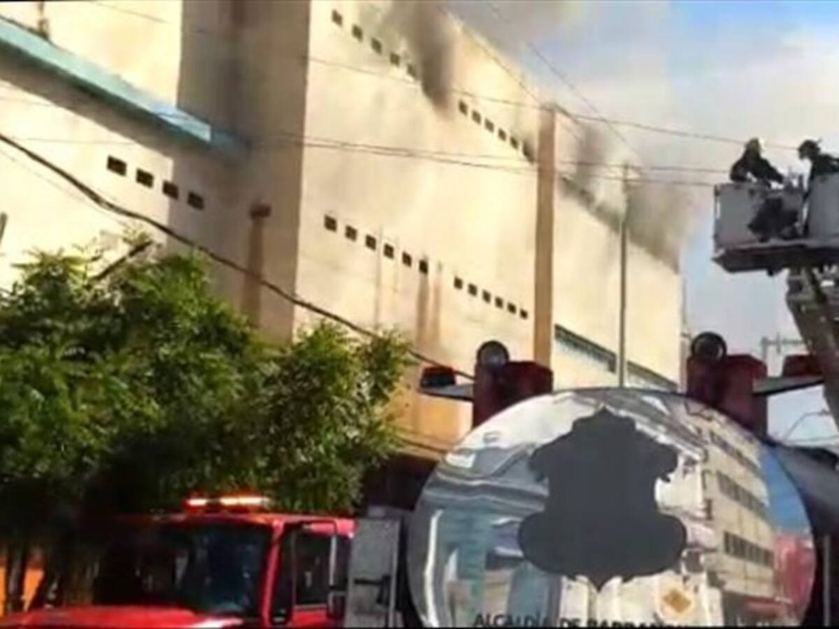 Incendio consumió bodega con más de 6.000 bicicletas en el Centro de Barranquilla