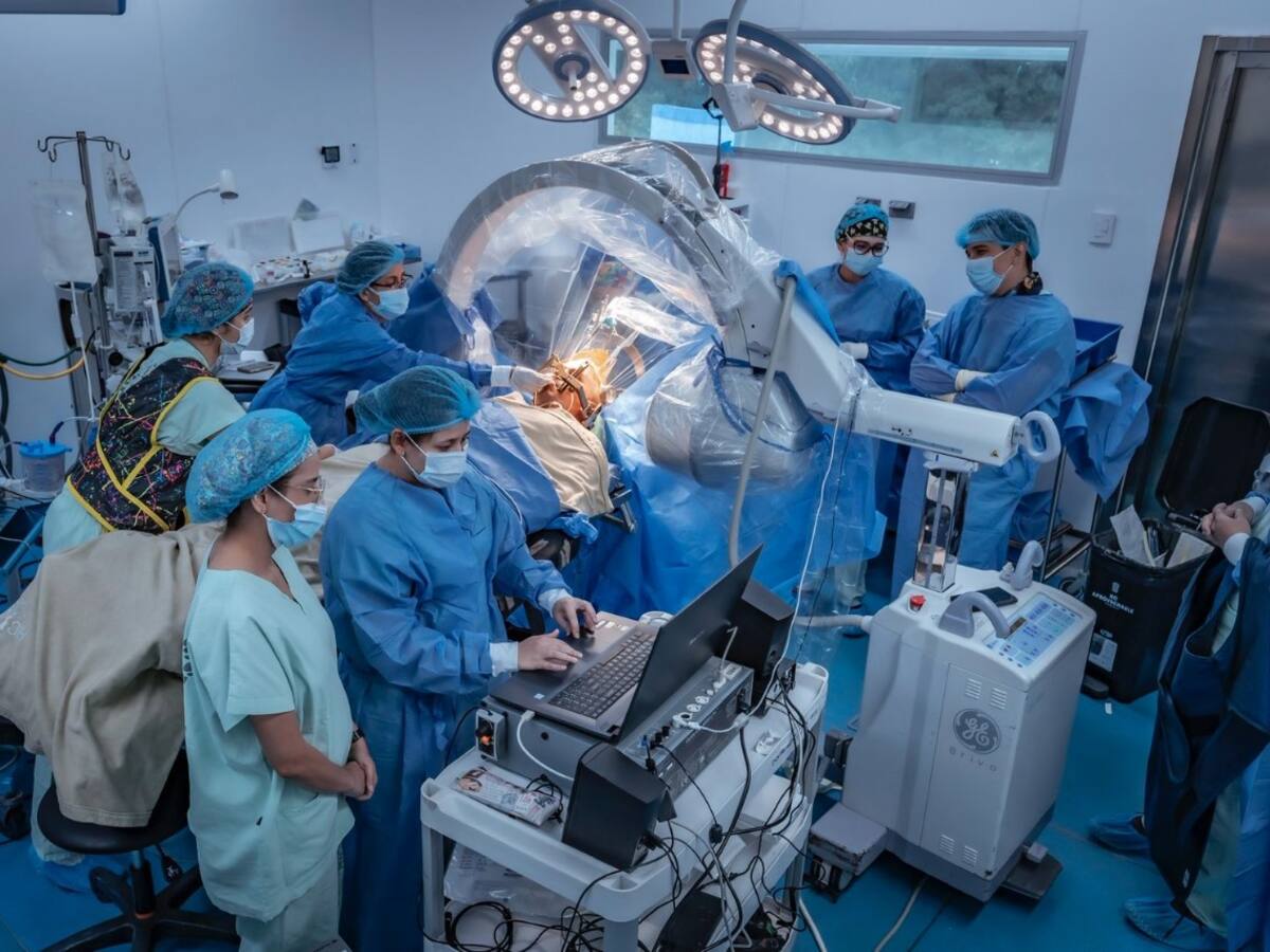 Así fue la primera cirugía contra la depresión en Colombia: se realizó en el HIC