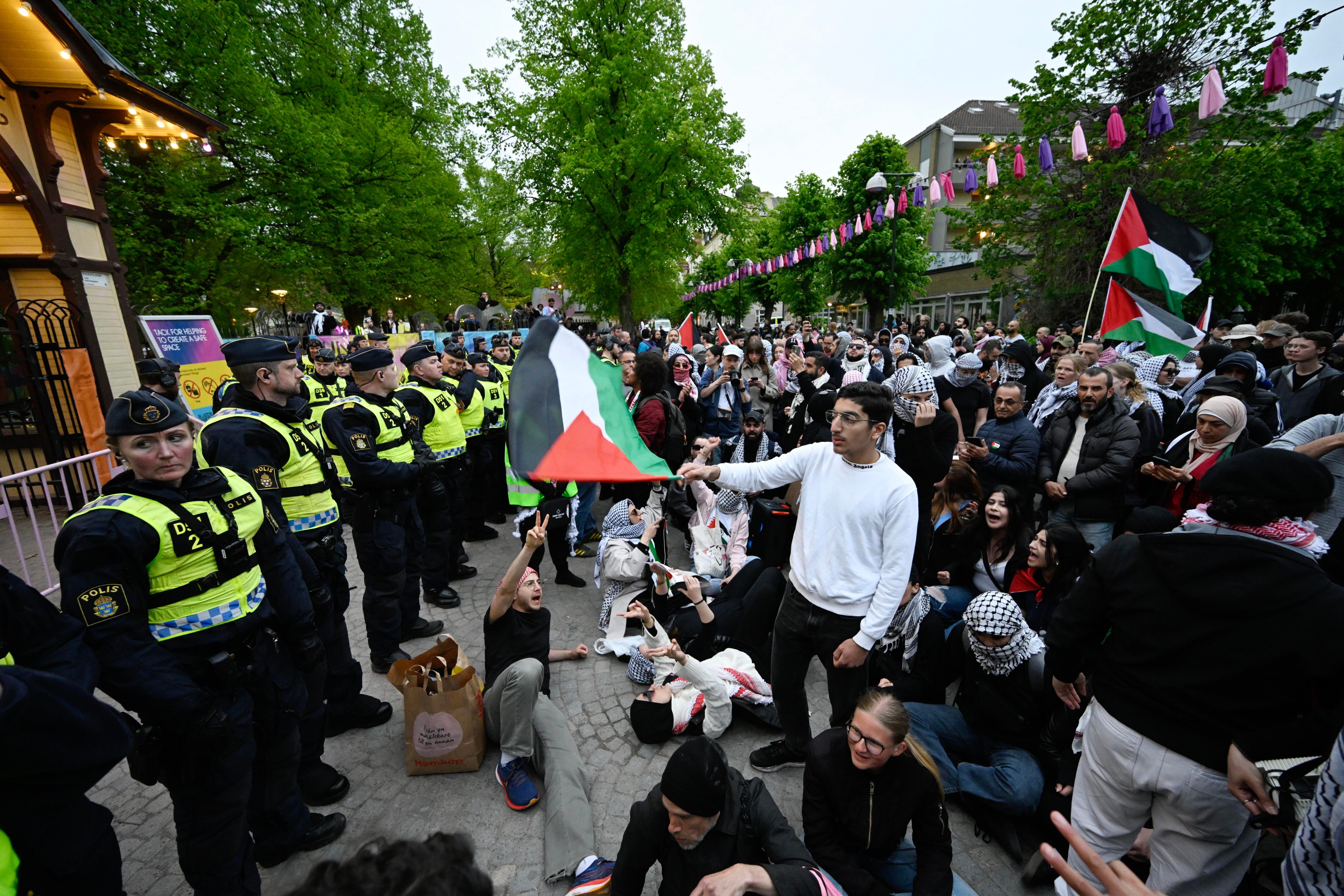 Personas reunidas en la ciudad de Malmö. (Protestas, Suecia) Foto: EFE/EPA/JOHAN NILSSON SWEDEN OUT