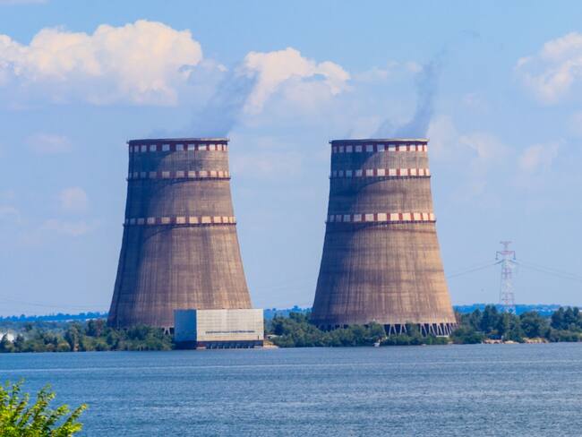 Torres de enfriamiento de la central nuclear de Zaporiyia, Ucrania | Foto: GettyImages