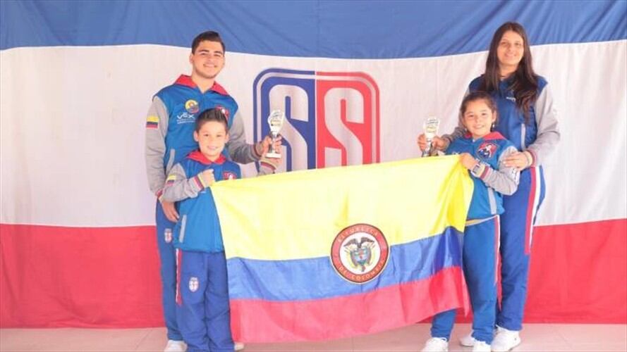 Los alumnos, que pertenecen al semillero de robótica del Gimnasio Campestre San Sebastián, obtuvieron dos trofeos en la categoría ‘Elementary’ y ‘Middle’ . Foto: Colprensa