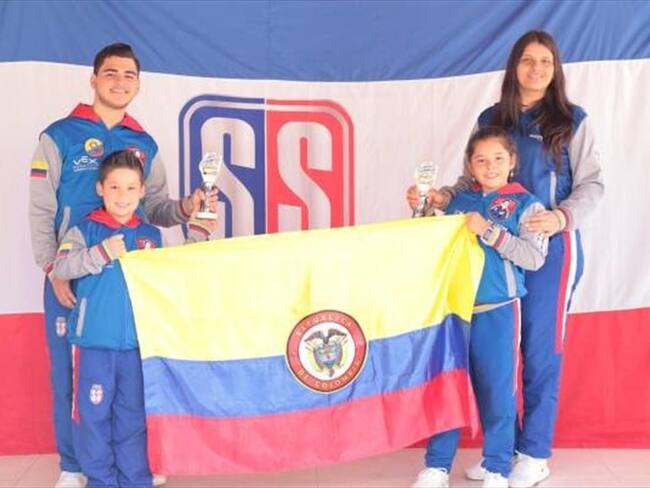 Los alumnos, que pertenecen al semillero de robótica del Gimnasio Campestre San Sebastián, obtuvieron dos trofeos en la categoría ‘Elementary’ y ‘Middle’ . Foto: Colprensa
