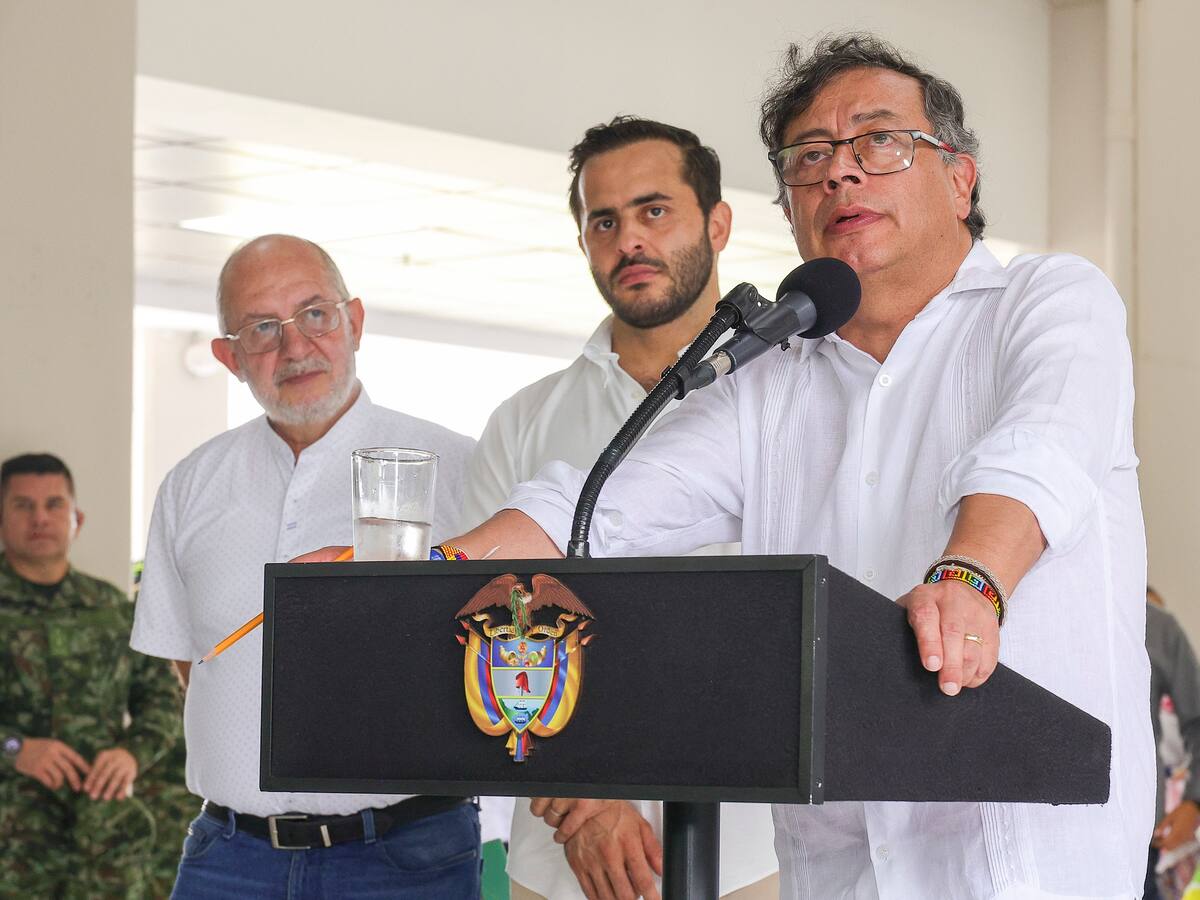 La Procuraduría trata de impedir que enviemos médicos a los hogares de Colombia: Petro