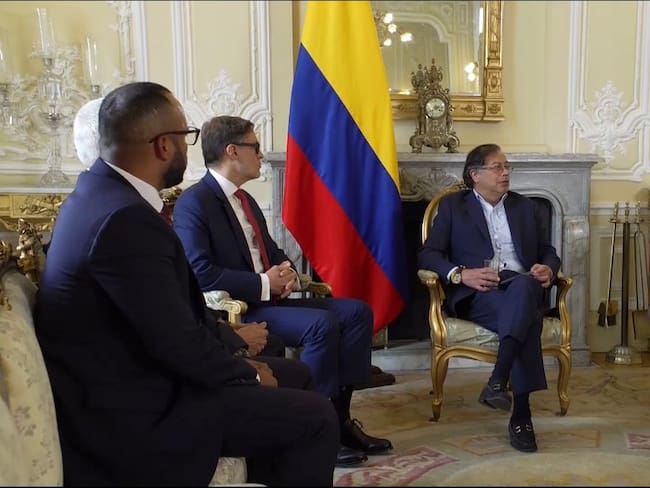 Gustavo Petro recibió credenciales del embajador de Venezuela en Colombia, Felix Plasencia