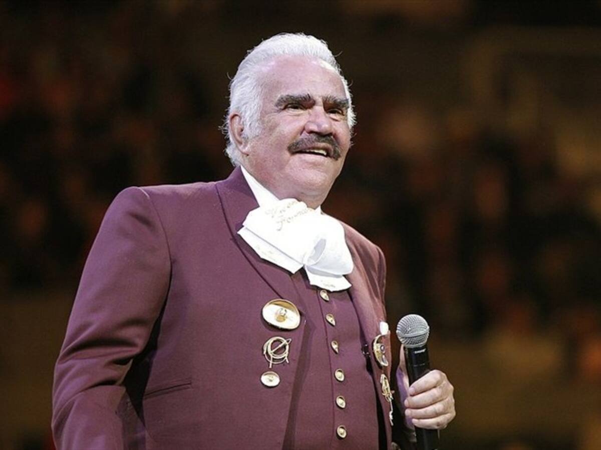 Aparece video de Vicente Fernández tocándole el pecho a una fanática