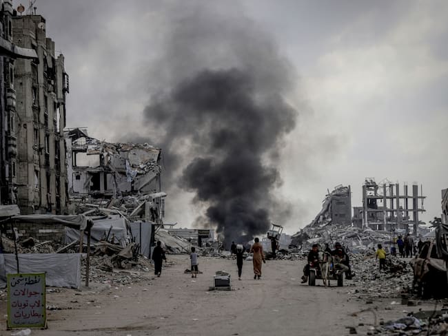 Nube de humo en la Franja de Gaza. FOTO: Saeed M. M. T. Jaras/Anadolu via Getty Images
