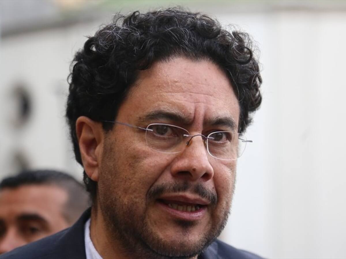 Llegó la hora de cerrar el Esmad: Iván Cepeda