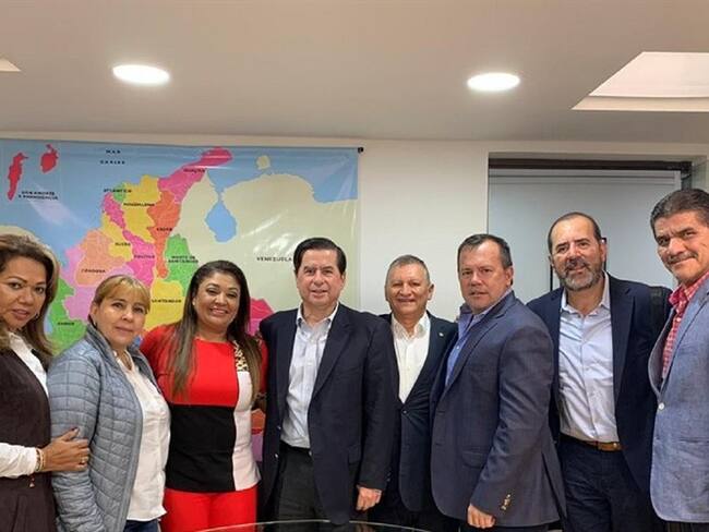 División en el partido Liberal por repartición de avales.. Foto: tomada del twitter de @AlfonsoPinedaCh