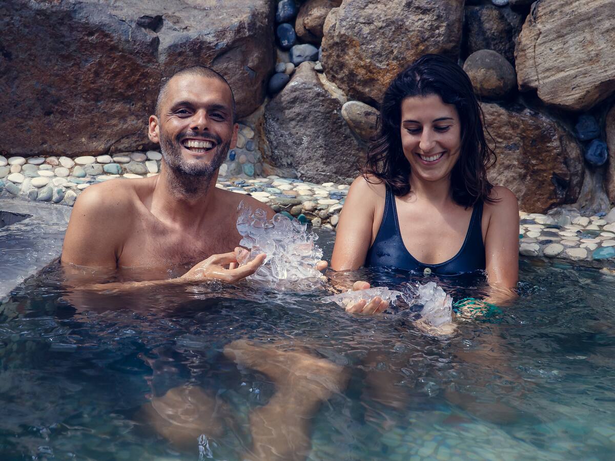 ¿Sabe qué es el cold plunge o baño de agua fría? Experta explicó beneficios y riesgos de practicarlo