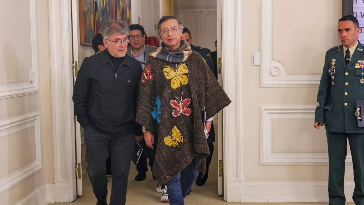 Petro cuestionó a alcaldes que aparecieron con una bandera de Colombia en Congreso de la ANDI