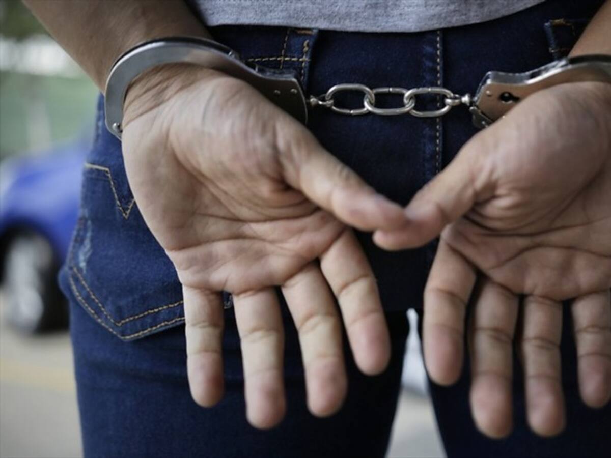 Agreden a policías que trataban de deshacer aglomeración en Barranquilla