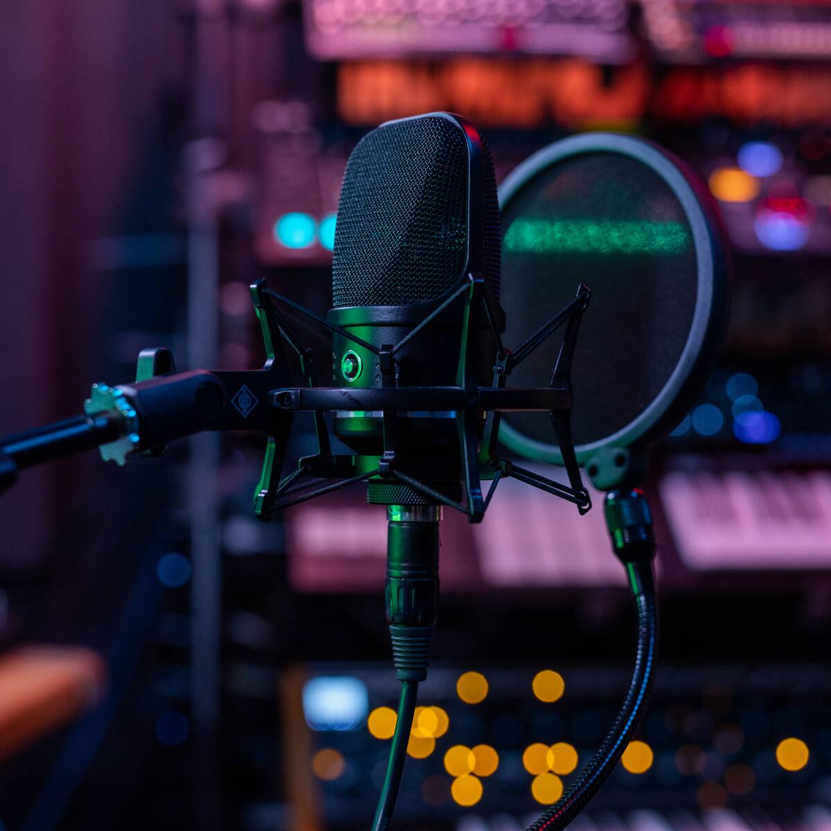 Futuro y trabajo están en riesgo: actores de doblaje mexicanos denuncian clonación de sus voces con IA