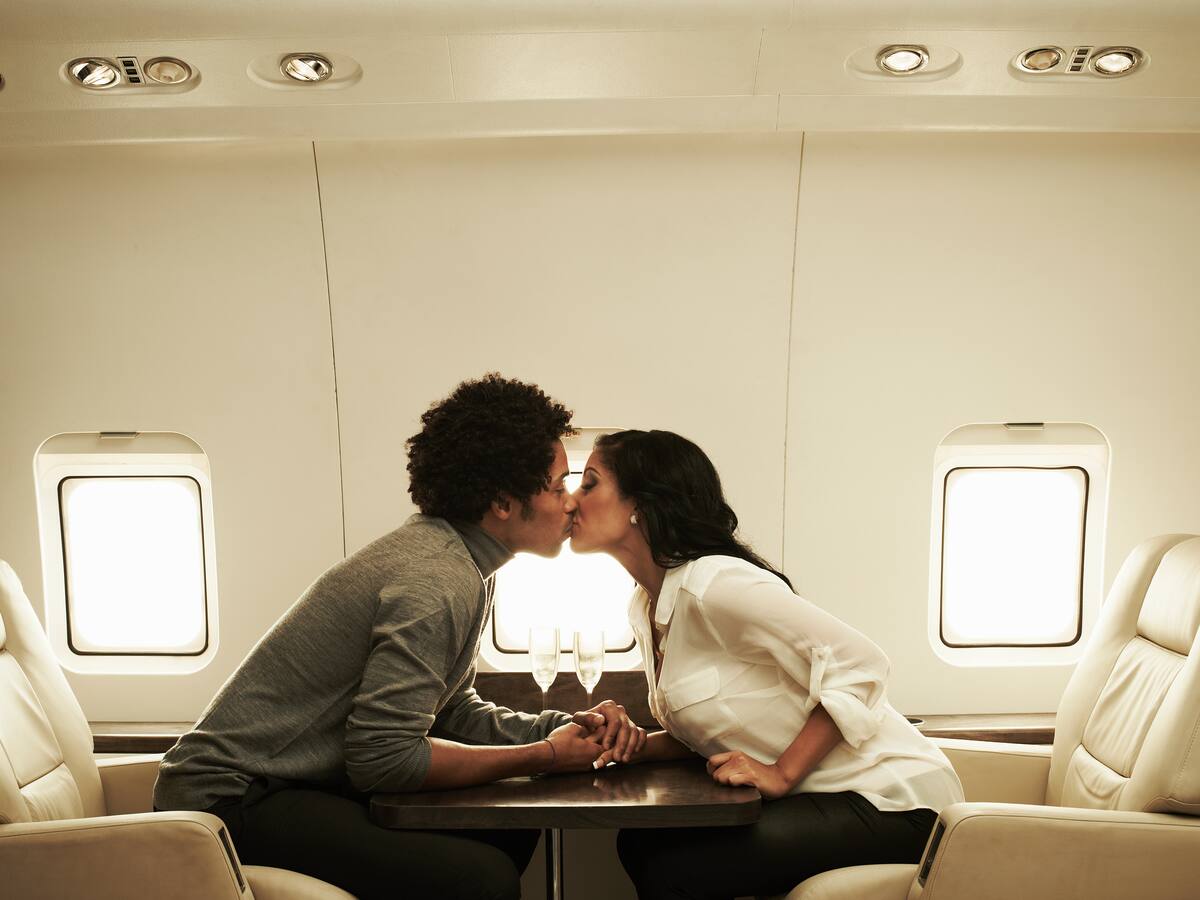 Love Cloud, la empresa que ofrece vuelos charters para encuentros románticos