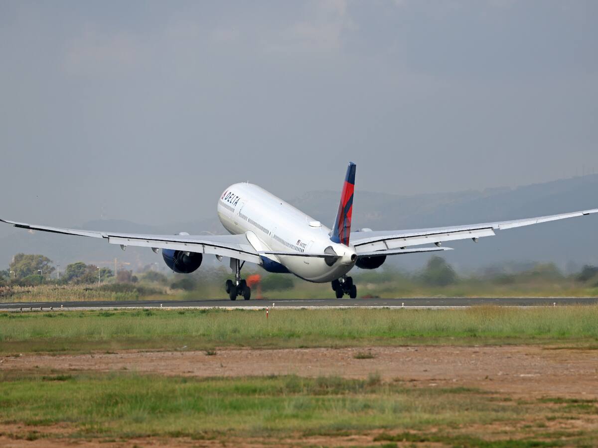 Dos aviones de Delta colisionaron en la pista del aeropuerto de LaGuardia de Nueva York