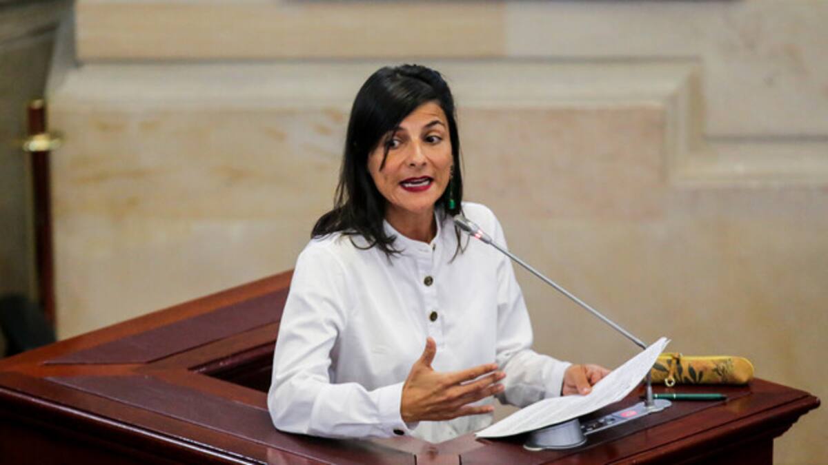 El susto que pasaron en debate de moción de censura a MinMinas por una olla