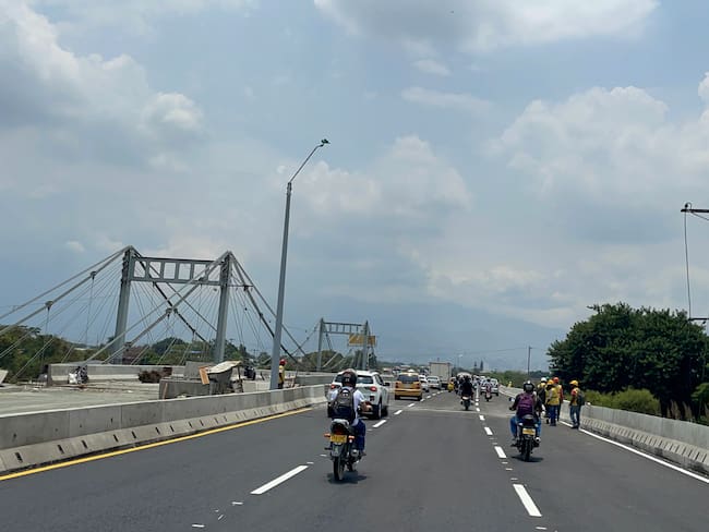 Habilitan una calzada del nuevo puente de Juanchito tras casi 9 años de espera. Foto: W Radio.