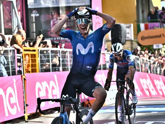Rapolano Terme (Italy), 09/05/2024.- Spanish rider Pelayo Sanchez of Movistar team celebrates after winning the 6th stage of the Giro d&#039;Italia 2024, a cycling race over 180 km from Torre del Lago Puccini (Viareggio) to Rapolano Terme, Italy, 09 May 2024. (Ciclismo, Italia) EFE/EPA/LUCA ZENNARO
